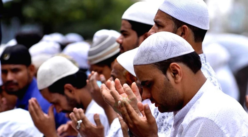 রাস্তায় নামাজ আদায়ে শুভেন্দুর নিষেধাজ্ঞা