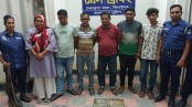 নারীকে সহায়তা করতে গিয়ে বিপাকে পুলিশ!