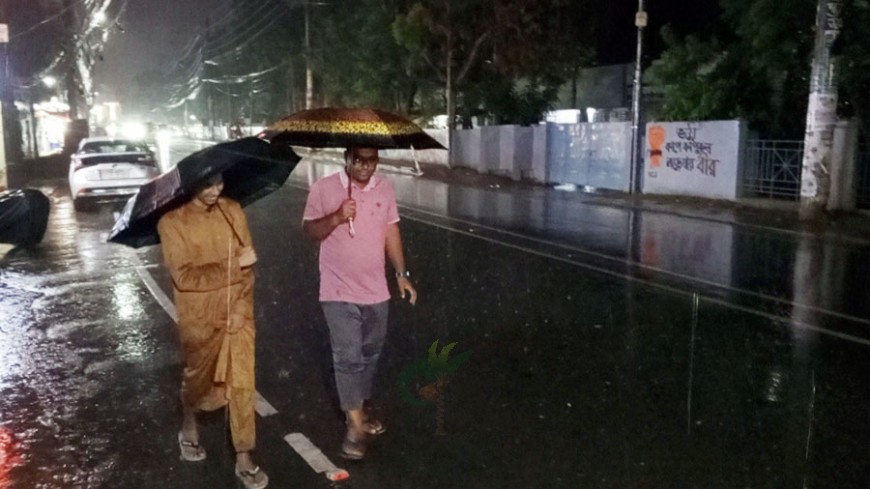 আগুনঝরা দিন শেষে যশোরে স্বস্তির বৃষ্টি