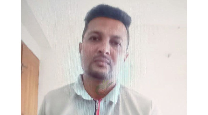 পুলিশ পরিচয়ে এই যুবক হাতিয়ে নিয়েছিলেন মোবাইল ফোন