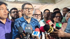 খুলনা জেনারেল হাসপাতালে আকস্মিক স্বাস্থ্যমন্ত্রী, ফেলে দিলেন ‘অখাদ্য’