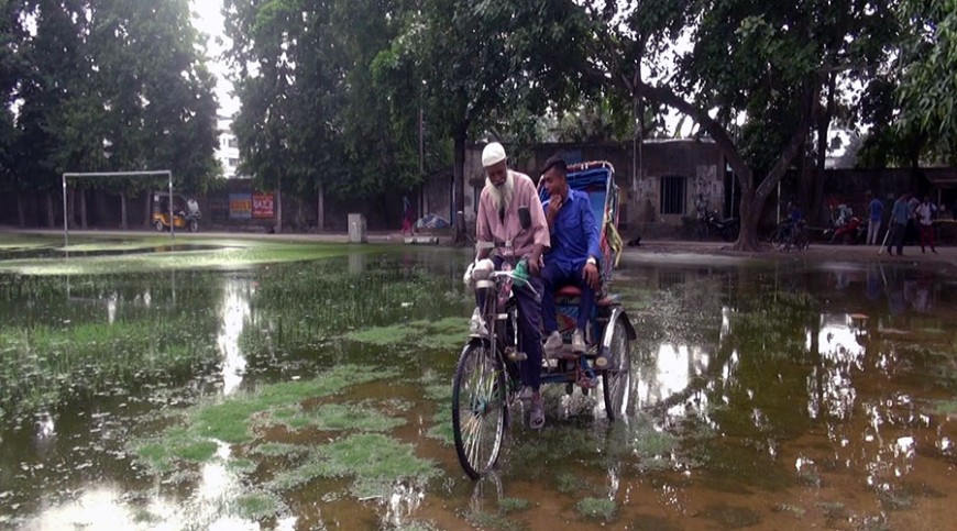 উপশহরে জলাবদ্ধতায় অবরুদ্ধ ২০০ পরিবার