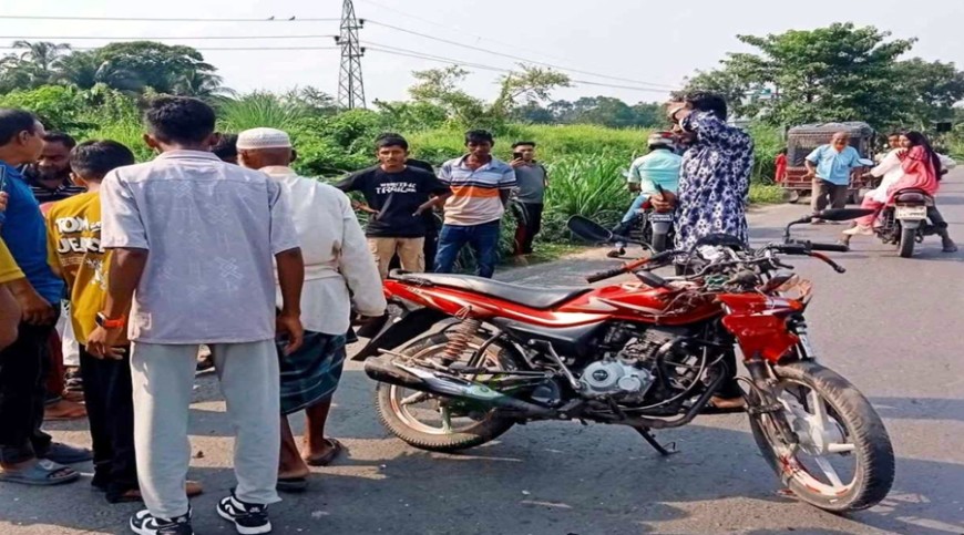 সেতু দেখে ফেরার পথে বাস-মোটরসাইকেল সংঘর্ষে দুই তরুণ হতাহত
