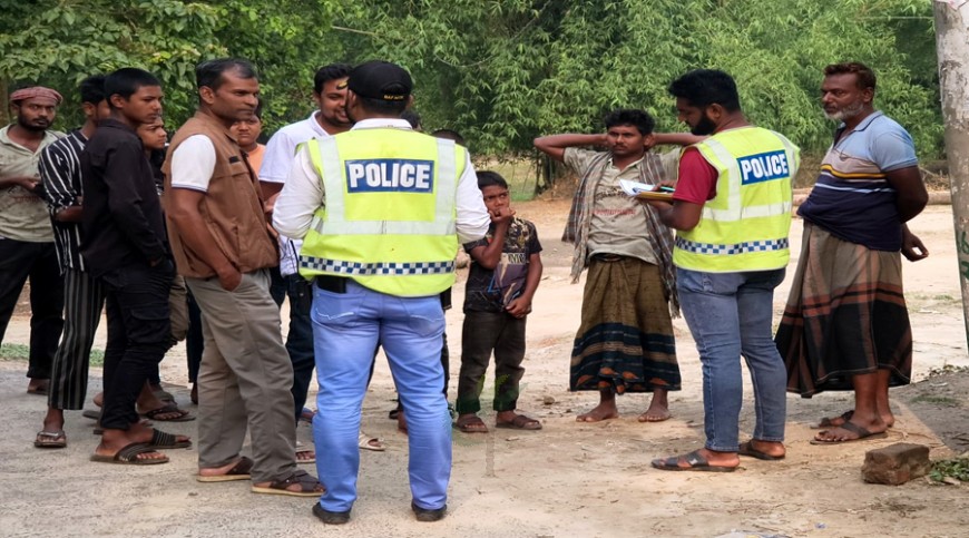 গাংনীতে পলিথিনে মোড়ানো বোমাসদৃশ বস্তু ও চিরকুট উদ্ধার