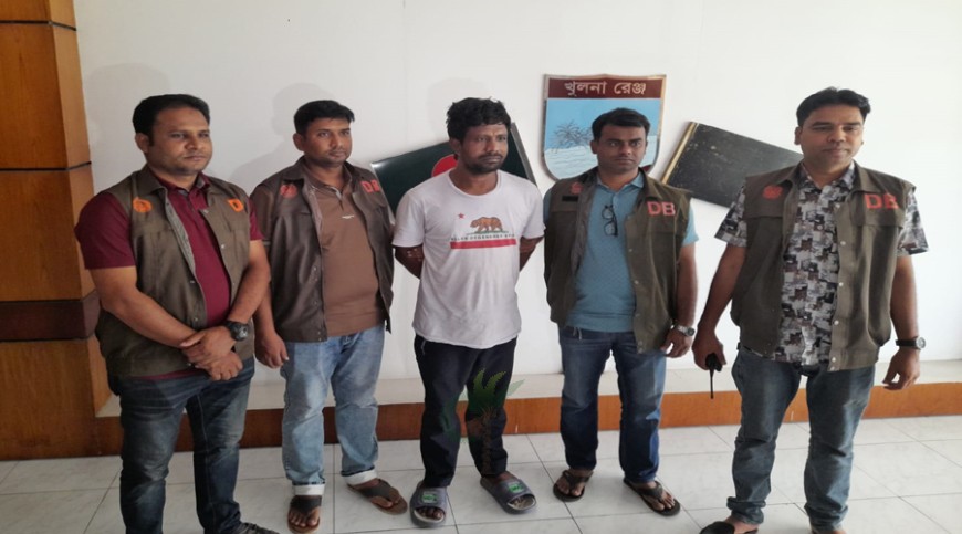 ডিবির হাতে গ্রেপ্তার যশোরের দুর্ধর্ষ সন্ত্রাসী ‘খোড়া কামরুল’