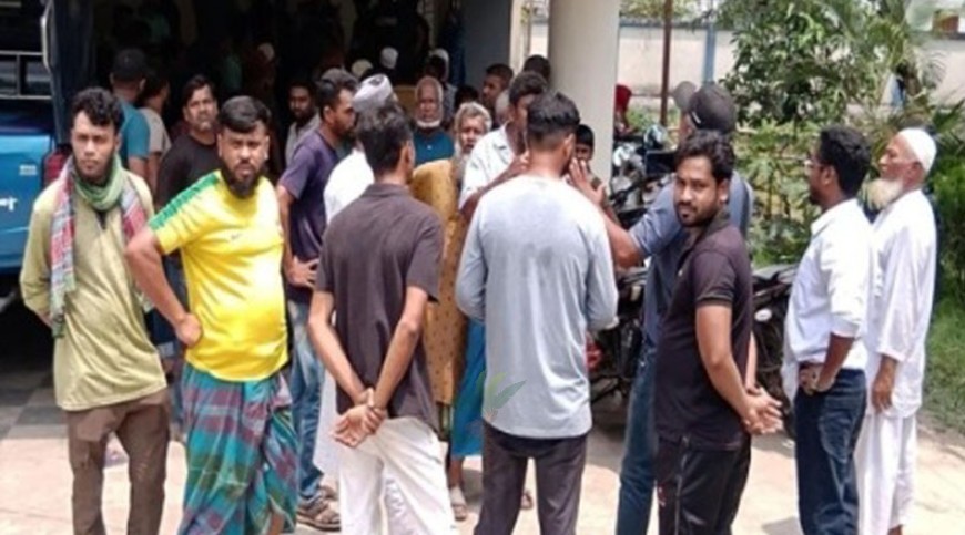 নিরাপত্তার দাবিতে থানায় ব্যবসায়ীরা