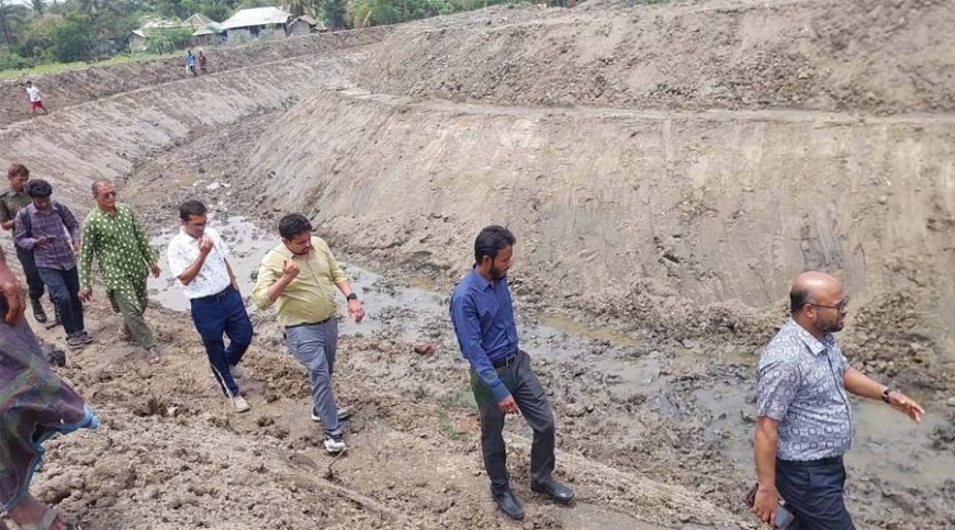 পাইকগাছায় খাল খনন কার্যক্রমে প্রশাসনের মনিটরিং
