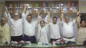 পদত্যাগ করছেন না মমতা