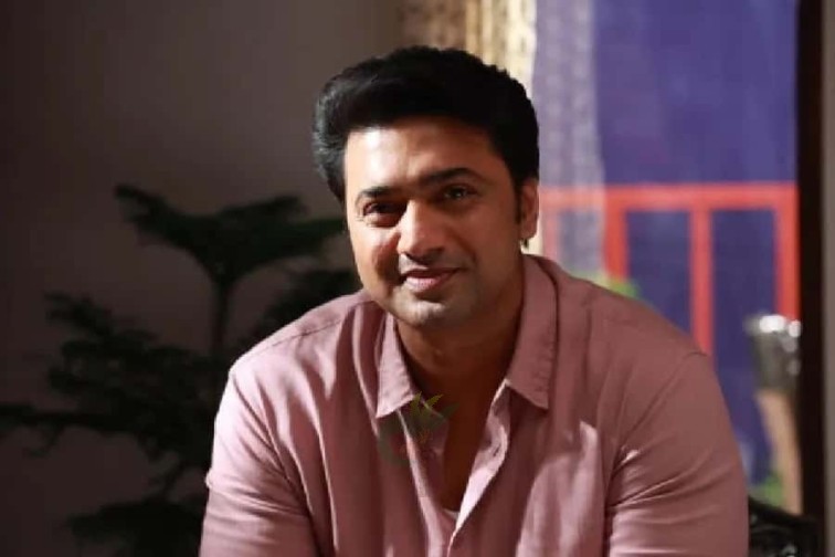 রাজনীতিতে আর জড়াতে চান না দেব