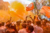 পশ্চিমবঙ্গে অবসরপ্রাপ্ত আমলাদের সরকারি দপ্তরে প্রবেশে নিষেধাজ্ঞা