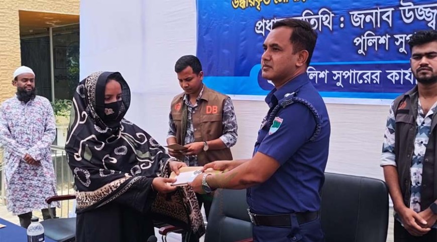 মেহেরপুরে উদ্ধার ৮২ ফোন ও ১৪ লাখ টাকা হস্তান্তর