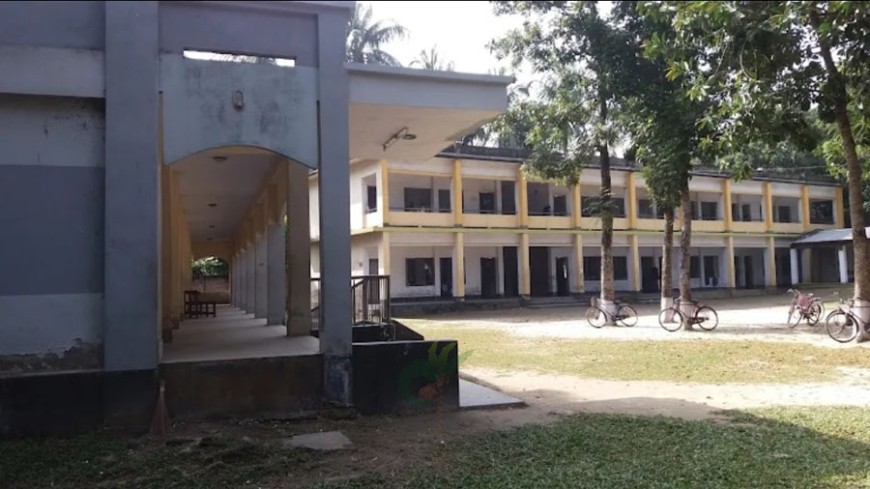 পরীক্ষায় মেয়েকে অনৈতিক সুবিধা, প্রধান শিক্ষকসহ গ্রেপ্তার ২