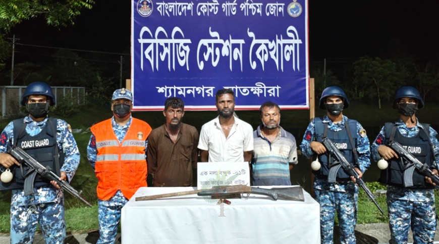 শ্যামনগরে জোনাব বাহিনীর তিন সদস্য আটক, অস্ত্র উদ্ধার