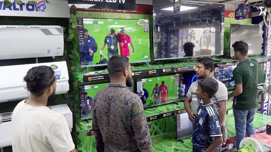 বিশ্বকাপ: সরগরম চায়ের দোকান থেকে টিভির শো-রুম