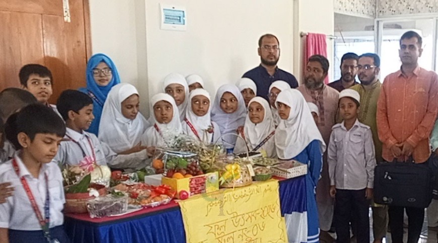 যশোর পিস স্কুলে ফল উৎসব