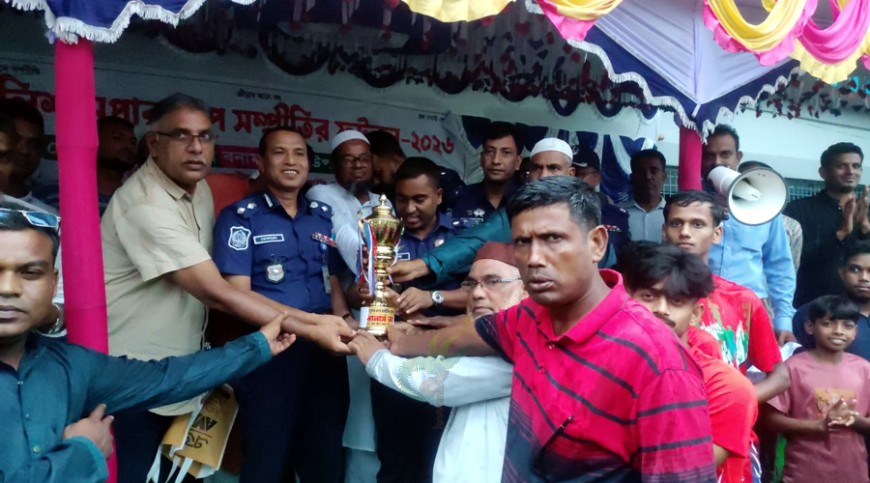 মাগুরায় সম্প্রীতির বার্তা ছড়াতে ‘পুলিশ সুপার কাপ’ ফুটবল ম্যাচ অনুষ্ঠিত