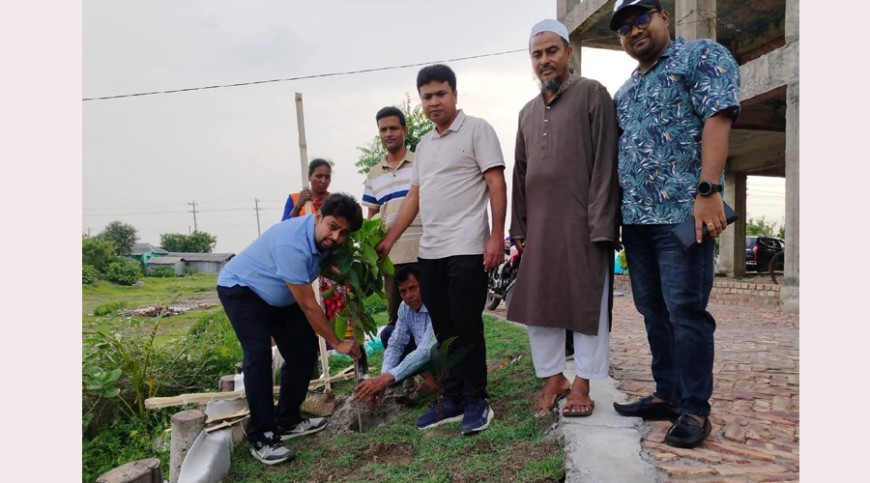 পাইকগাছা পৌরসভায় বৃক্ষরোপণ কর্মসূচি উদ্বোধন