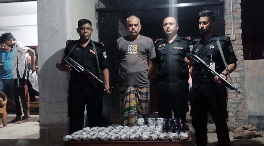 মাটির নীচে কলসে ‘গুপ্তধন’ কোরেক্স