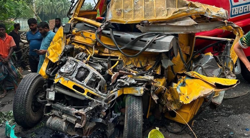 ট্যাঙ্কলরি ও দুই বাসের সংঘর্ষে শিক্ষার্থীসহ আহত ৮