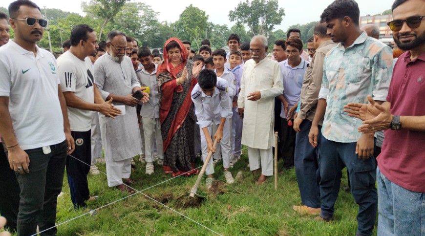 ঝিকরগাছা বিএম হাইস্কুলে স্থায়ী স্টেজ নির্মাণ কাজ উদ্বোধন