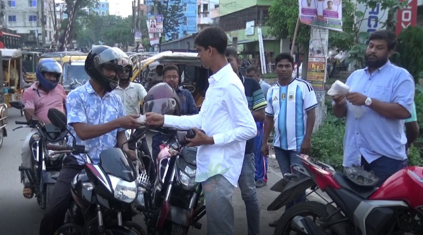 পুলিশের বিশেষ তল্লাশি, চাকুসহ যুবক আটক