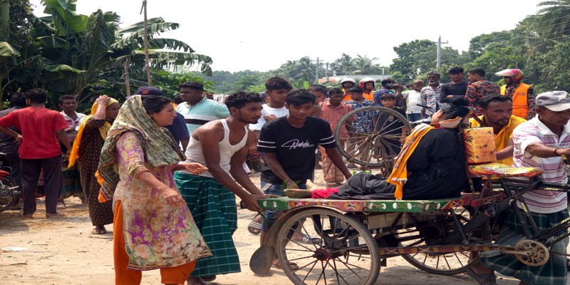 গাংনীতে ওষুধবাহী কাভার্ড ভ্যানের ধাক্কা, শিশুসহ আহত ৭