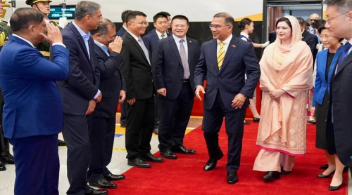 বেইজিংয়ে প্রধানমন্ত্রীকে লাল গালিচা সংবর্ধনা