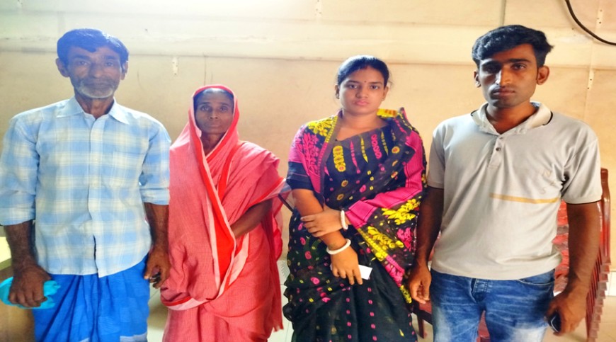যশোরে জোর করে উচ্ছেদের অভিযোগ, পরিবার খোলা আকাশের নীচে