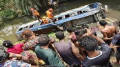খুলনায় বাস নিয়ন্ত্রণ হারিয়ে পুকুরে, নিহত ১