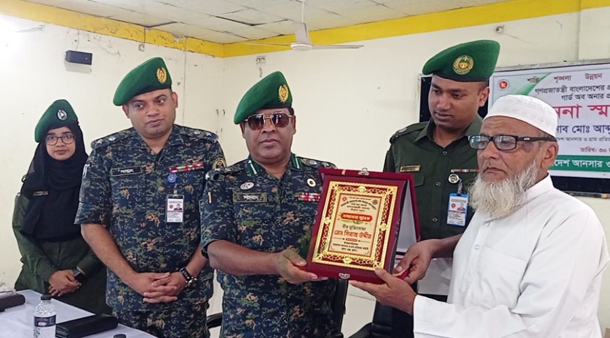 ঐতিহাসিক গার্ড অব অনার প্রদানকারী দুই আনসার সদস্যকে মুজিবনগরে সম্মাননা