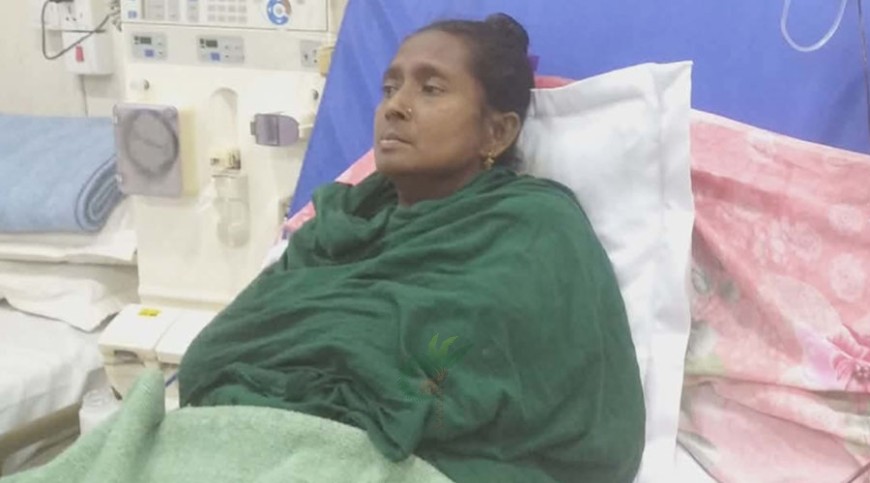 বাবার মৃত্যুর পর মায়ের কিডনি বিকল: সহায়তার আহ্বান