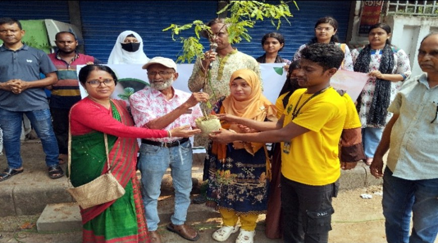 বিশ্ব পরিবেশ দিবসে মাগুরায় বৃক্ষরোপণ ও মানববন্ধন