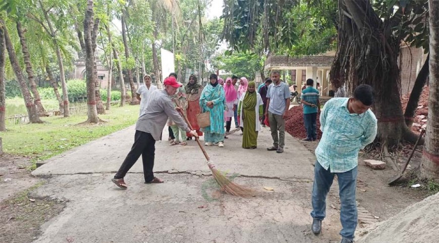 পাইকগাছায় ডেঙ্গু প্রতিরোধে স্বাস্থ্য বিভাগের অভিযান
