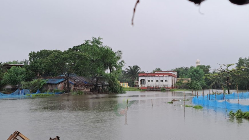 শুক্রবারের বৃষ্টিতে ডুবেছে পাইকগাছা