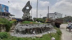 বীরশ্রেষ্ঠ হামিদুর রহমান চত্বর কারা অপসারণ করছে কেউ জানে না!
