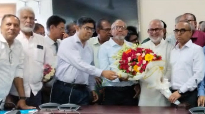খুলনা ওয়াসা চেয়ারম্যানের দায়িত্ব নিলেন মনিরুজ্জামান