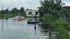সাতক্ষীরায় ভয়াবহ জলাবদ্ধতায় জনজীবন বিপর্যস্ত