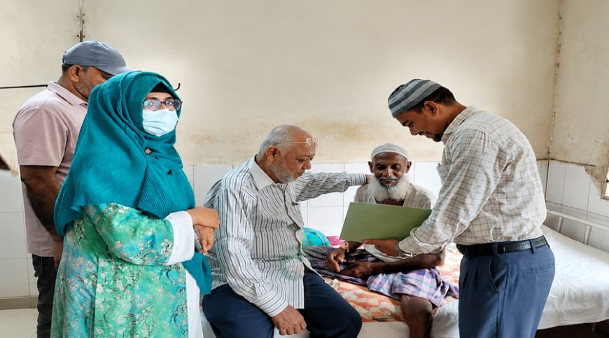 দৌলতপুরে হাসপাতাল পরিদর্শনে এমপি, দালালচক্র রুখতে আনসার মোতায়েন
