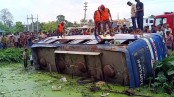 মেহেরপুরে যাত্রীবাহী বাস খাদে পড়ে আহত ১৫