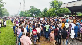 খোকসায় বেনাপোল এক্সপ্রেসের যাত্রাবিরতি দাবিতে রেলপথ অবরোধ
