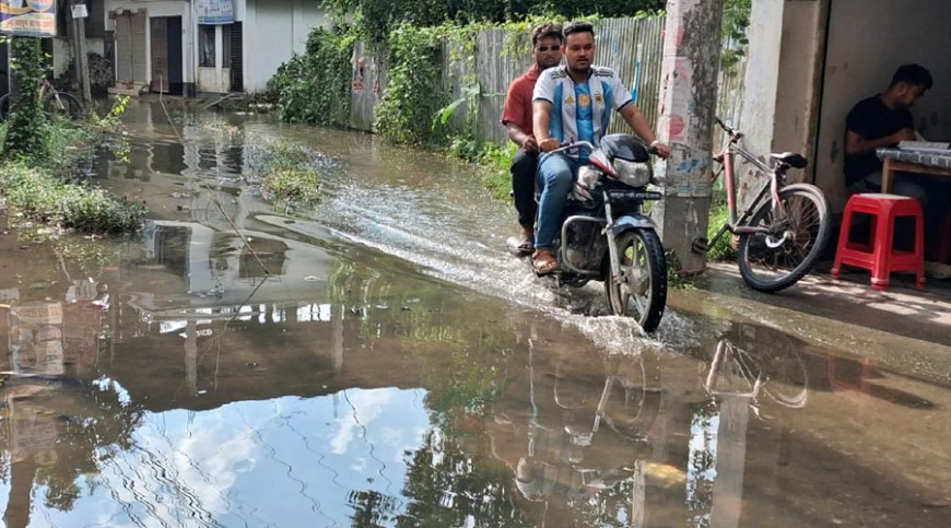 টানা বৃষ্টিতে মাগুরায় জলাবদ্ধতা, চরম দুর্ভোগ