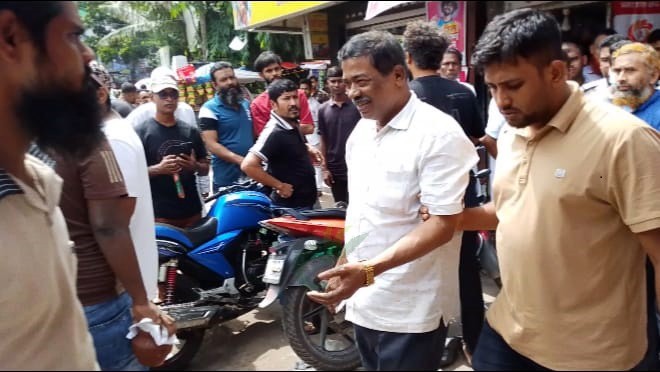 যশোরে ফার্মেসি থেকে প্যাথিডিন জব্দ, মালিক আটক