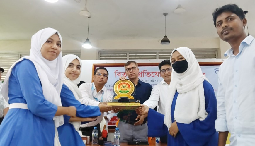 কালিয়ায় বিতর্ক প্রতিযোগিতায় চ্যাম্পিয়ন চাঁচুড়ী-পুরুলিয়া