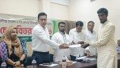 কালীগঞ্জে ২৩ লাখ টাকার চেক হস্তান্তর