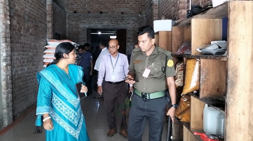 কোটচাঁদপুরে বেকারিতে টিসিবির আটা, জরিমানা