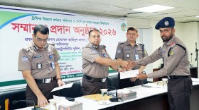 খুলনায় ট্রাফিক বিভাগের ৩১ সদস্য পুরস্কৃত