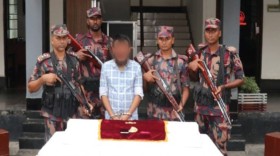 কোটি টাকার সোনার বারসহ যুবক আটক