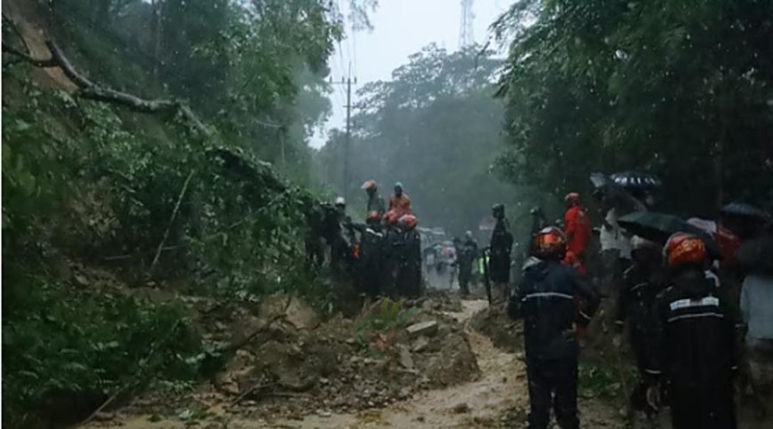‘পাহাড়ধসে কয়েকদিনে ৩০ জনের মৃত্যু’