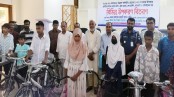 মহেশপুরে এডিপির আওতায় ৬০ পরিবারের মাঝে উপকরণ বিতরণ