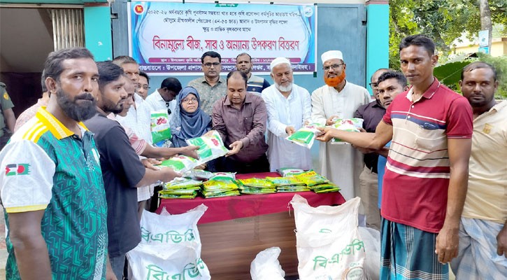 মহেশপুরে কৃষকদের বিনা মূল্যে বীজ-সার বিতরণ